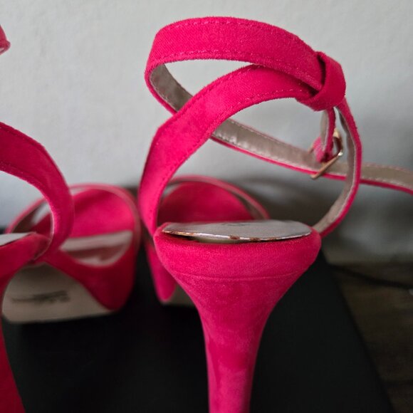 Hot pink heels - Picture 3 of 8